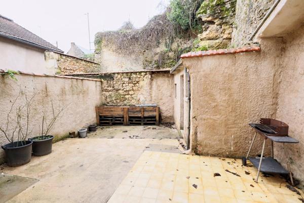 Maison 3 chambres avec garage et cour