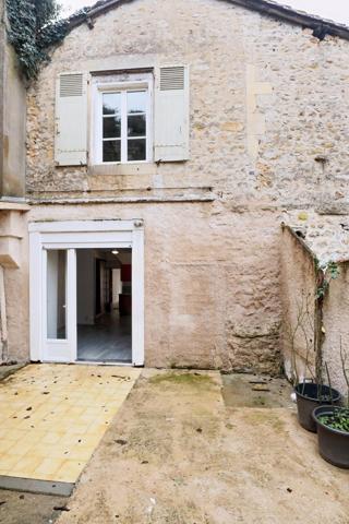 Maison 3 chambres avec garage et cour