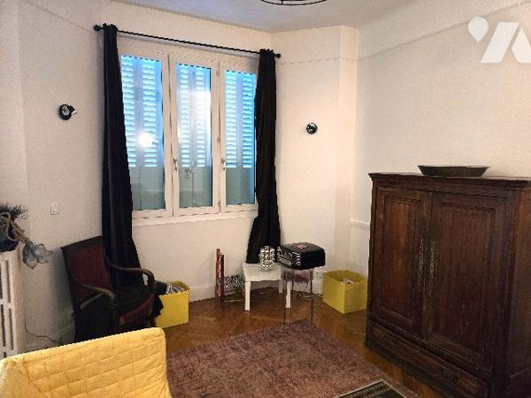 Appartement de 85 m², situé en centre-ville dans une petite copropriété