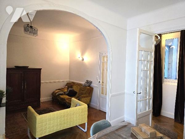 Appartement de 85 m², situé en centre-ville dans une petite copropriété