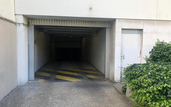 Stationnement à vendre    17 m2 Vincennes