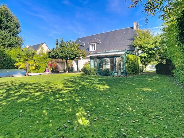 Indre et Loire, Saint Cyr Sur Loire, Maison à vendre 8 pièces avec piscine sur terrain de 1000 m2