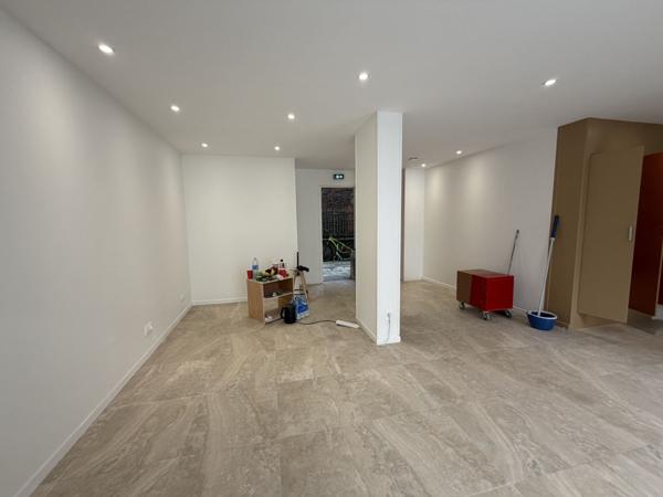 Local commercial à louer Loyer 950 €/mois charges comprises **  - Référence  345