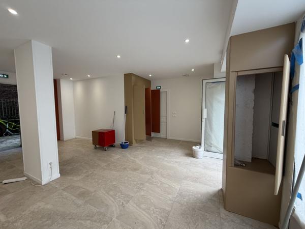 Local commercial à louer Loyer 950 €/mois charges comprises **  - Référence  345