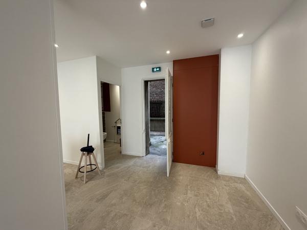 Local commercial à louer Loyer 950 €/mois charges comprises **  - Référence  345