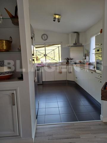 Maison individuelle de plain-pied T4/T5 ,130 m² habitables ,Terrain 2047 m² ,Vue dégagée sur les col