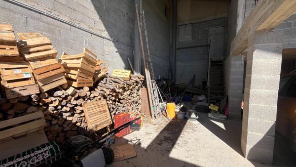 Bâtiment de 139 m² avec Garage et Parking