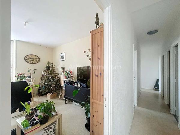 Vente                                                      Appartement
                        
                     3 pièces                      75 m2                     à Royat