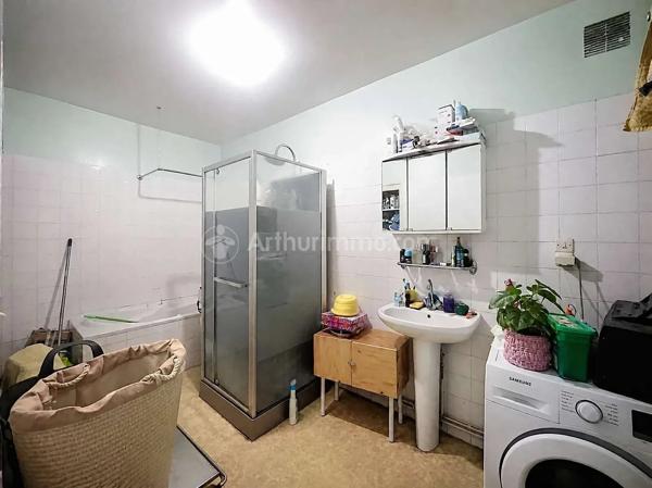 Vente                                                      Appartement
                        
                     3 pièces                      75 m2                     à Royat
