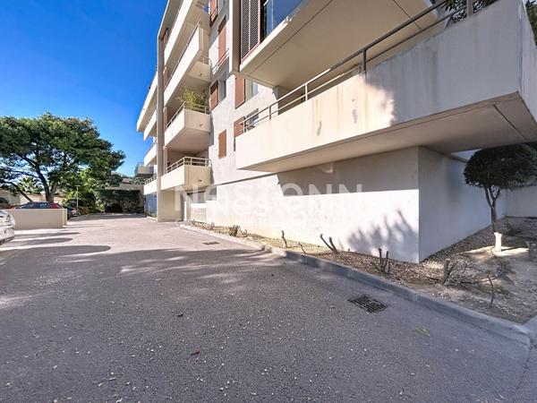 SETE CORNICHE T2 TERRASSE PARKING A VENDRE