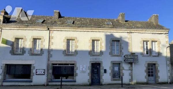 Immeuble à vendre Guiscriff dans le Morbihan (56), centre bourg
Usage commerce /bureau