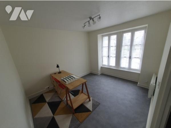 Immeuble à vendre Guiscriff dans le Morbihan (56), centre bourg
Usage commerce /bureau