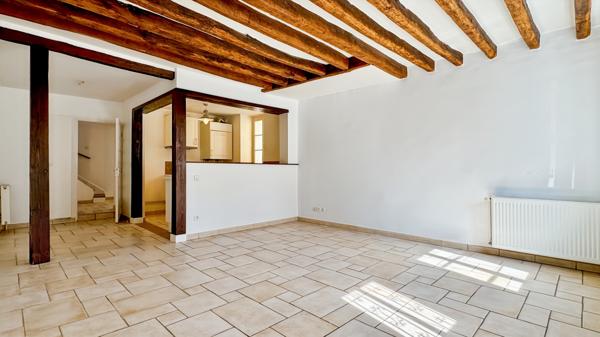 Saint-Nom-la-Bretèche (78860) LUMINEUSE ET SPACIEUSE MAISON DE VILLAGE A DEUX PAS DE LA FORET.