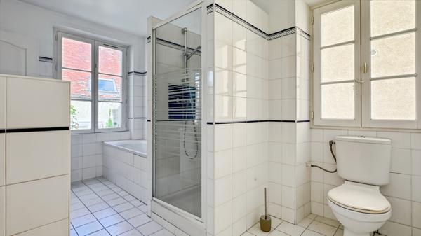 Saint-Nom-la-Bretèche (78860) LUMINEUSE ET SPACIEUSE MAISON DE VILLAGE A DEUX PAS DE LA FORET.