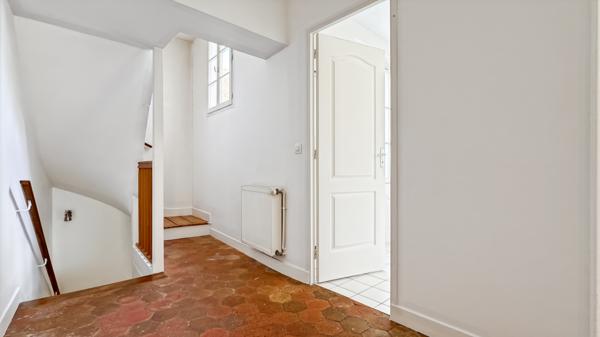 Saint-Nom-la-Bretèche (78860) LUMINEUSE ET SPACIEUSE MAISON DE VILLAGE A DEUX PAS DE LA FORET.