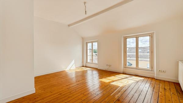 Saint-Nom-la-Bretèche (78860) LUMINEUSE ET SPACIEUSE MAISON DE VILLAGE A DEUX PAS DE LA FORET.