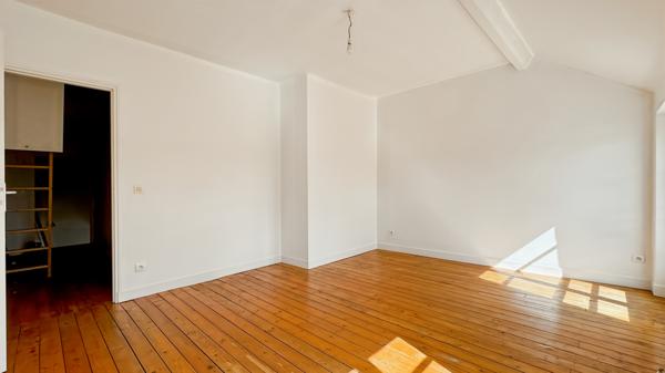 Saint-Nom-la-Bretèche (78860) LUMINEUSE ET SPACIEUSE MAISON DE VILLAGE A DEUX PAS DE LA FORET.