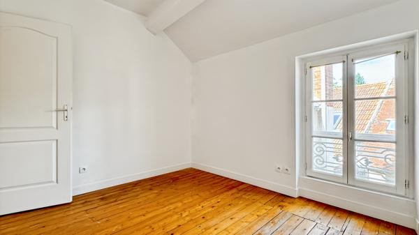 Saint-Nom-la-Bretèche (78860) LUMINEUSE ET SPACIEUSE MAISON DE VILLAGE A DEUX PAS DE LA FORET.