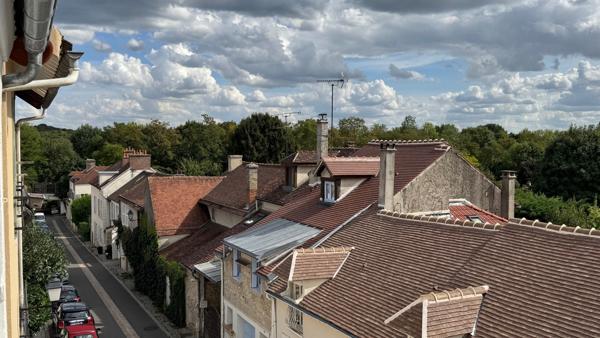 Saint-Nom-la-Bretèche (78860) LUMINEUSE ET SPACIEUSE MAISON DE VILLAGE A DEUX PAS DE LA FORET.