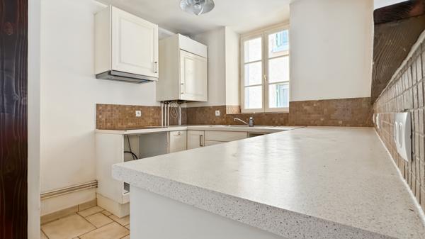 Saint-Nom-la-Bretèche (78860) LUMINEUSE ET SPACIEUSE MAISON DE VILLAGE A DEUX PAS DE LA FORET.