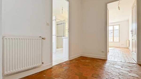 Saint-Nom-la-Bretèche (78860) LUMINEUSE ET SPACIEUSE MAISON DE VILLAGE A DEUX PAS DE LA FORET.