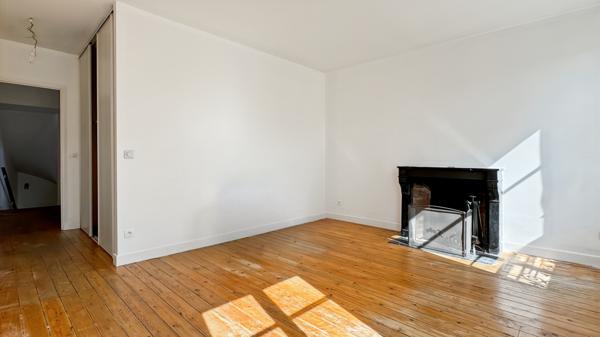 Saint-Nom-la-Bretèche (78860) LUMINEUSE ET SPACIEUSE MAISON DE VILLAGE A DEUX PAS DE LA FORET.