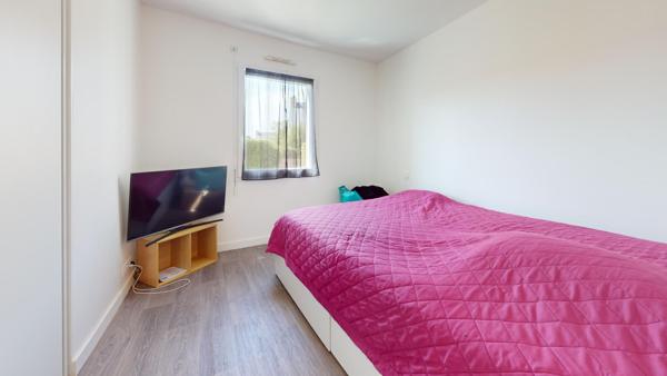 Maison plain-pied, 3 chambres, garage et jardin de 499 m².(Visite virtuelle disponible)