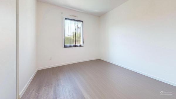 Maison plain-pied, 3 chambres, garage et jardin de 499 m².(Visite virtuelle disponible)
