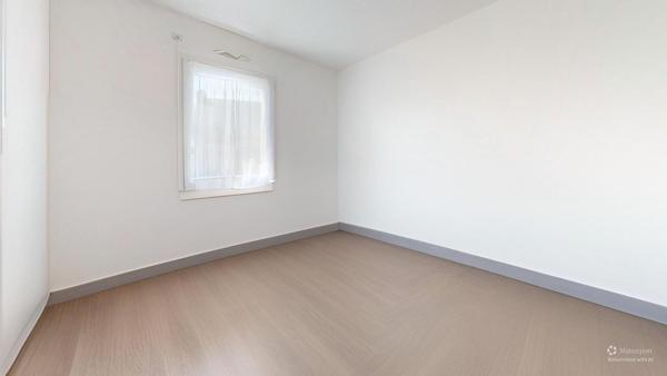 Maison plain-pied, 3 chambres, garage et jardin de 499 m².(Visite virtuelle disponible)