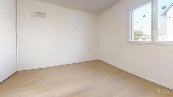 Maison plain-pied, 3 chambres, garage et jardin de 499 m².(Visite virtuelle disponible)