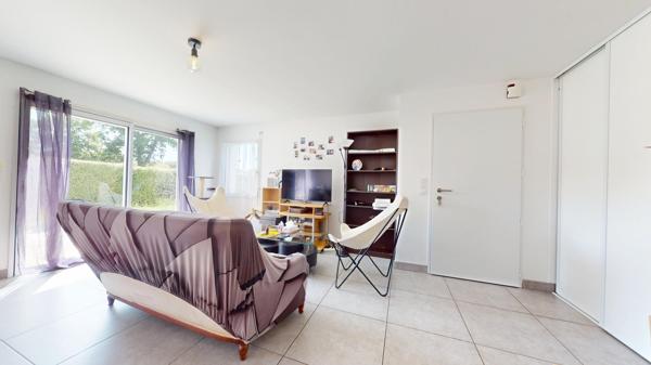 Maison plain-pied, 3 chambres, garage et jardin de 499 m².(Visite virtuelle disponible)