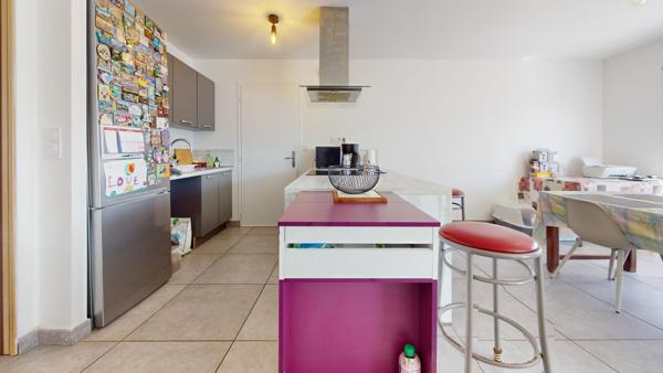Maison plain-pied, 3 chambres, garage et jardin de 499 m².(Visite virtuelle disponible)
