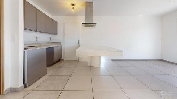 Maison plain-pied, 3 chambres, garage et jardin de 499 m².(Visite virtuelle disponible)