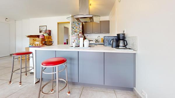 Maison plain-pied, 3 chambres, garage et jardin de 499 m².(Visite virtuelle disponible)