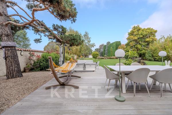 Saint-Just-Saint-Rambert – Maison bourgeoise rénovée avec parc et piscine