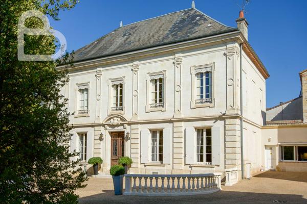 Agen (47000) Hôtel particulier du XIXe siècle avec cuisine professionelle au cœur d’Agen