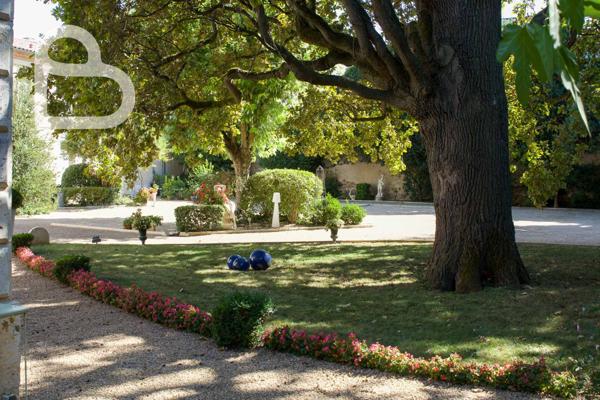 Agen (47000) Hôtel particulier du XIXe siècle avec cuisine professionelle au cœur d’Agen