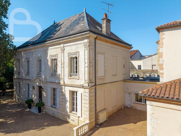 Agen (47000) Hôtel particulier du XIXe siècle avec cuisine professionelle au cœur d’Agen