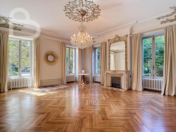 Agen (47000) Hôtel particulier du XIXe siècle avec cuisine professionelle au cœur d’Agen