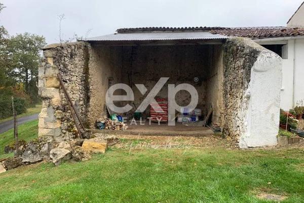 Terrain arboré avec bâti à réhabiliter – Projet de maison individuelle – Rare à la vente