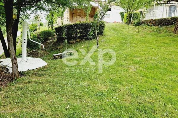 Terrain arboré avec bâti à réhabiliter – Projet de maison individuelle – Rare à la vente