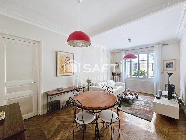 Charme de l'ancien (parquet, moulures, cheminée)