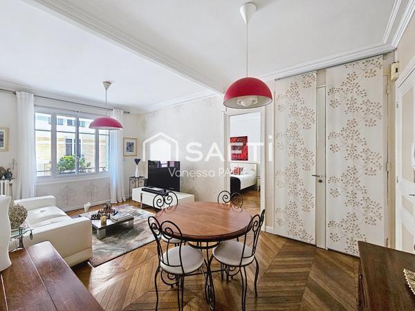 Charme de l'ancien (parquet, moulures, cheminée)