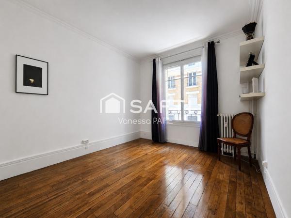 Charme de l'ancien (parquet, moulures, cheminée)