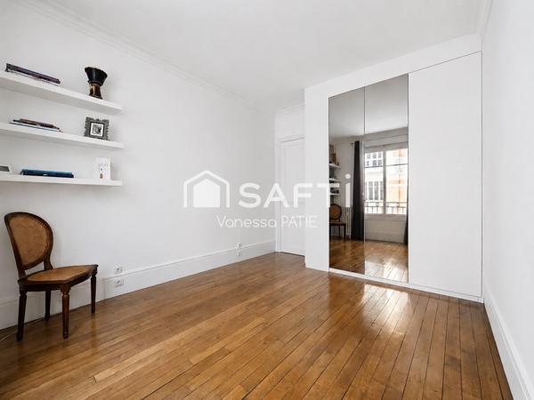 Charme de l'ancien (parquet, moulures, cheminée)