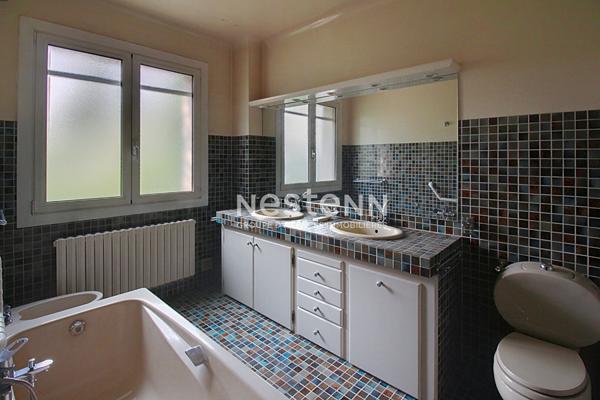 A VENDRE DRAGUIGNAN - Maison 10 pièces 239 m² avec piscine sur 5000 m² de terrain