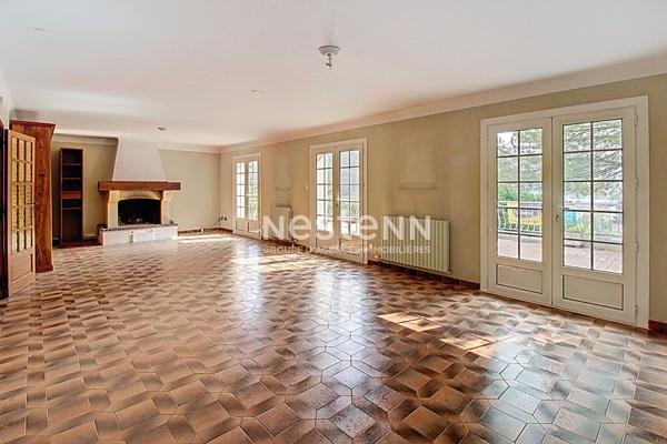 A VENDRE DRAGUIGNAN - Maison 10 pièces 239 m² avec piscine sur 5000 m² de terrain