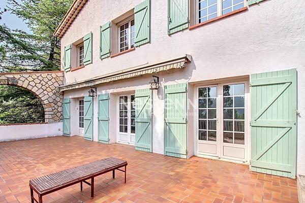 A VENDRE DRAGUIGNAN - Maison 10 pièces 239 m² avec piscine sur 5000 m² de terrain