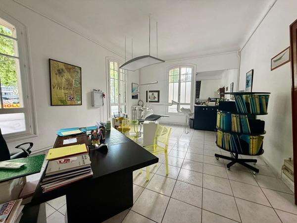 local professionnel de 131.57 m² avec cave en sous sol de 26.36 m²