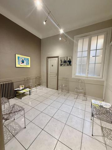 local professionnel de 131.57 m² avec cave en sous sol de 26.36 m²